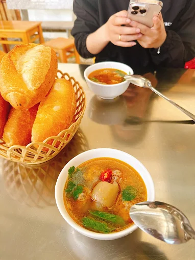 review ăn sáng Đà Lạt - bánh mì xíu mại Đà Lạt - datphongdalat.vn- tatravel-01